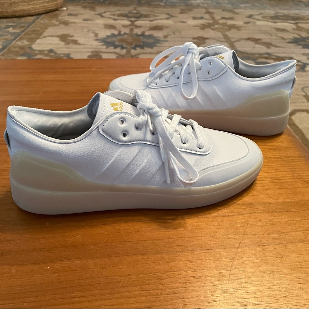 White leather adidas tennis shoes 40